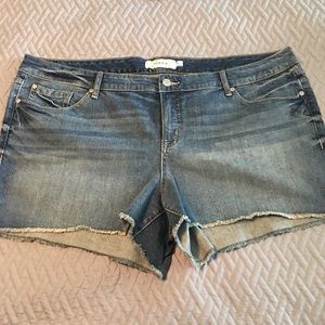 Torrid denim shorts size 24